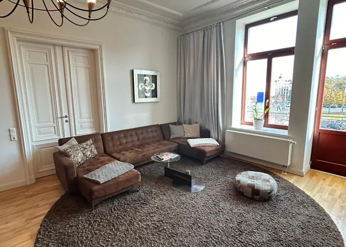 **Traumhafte City-Wohnung // 120Qm // 4-Raeume**
