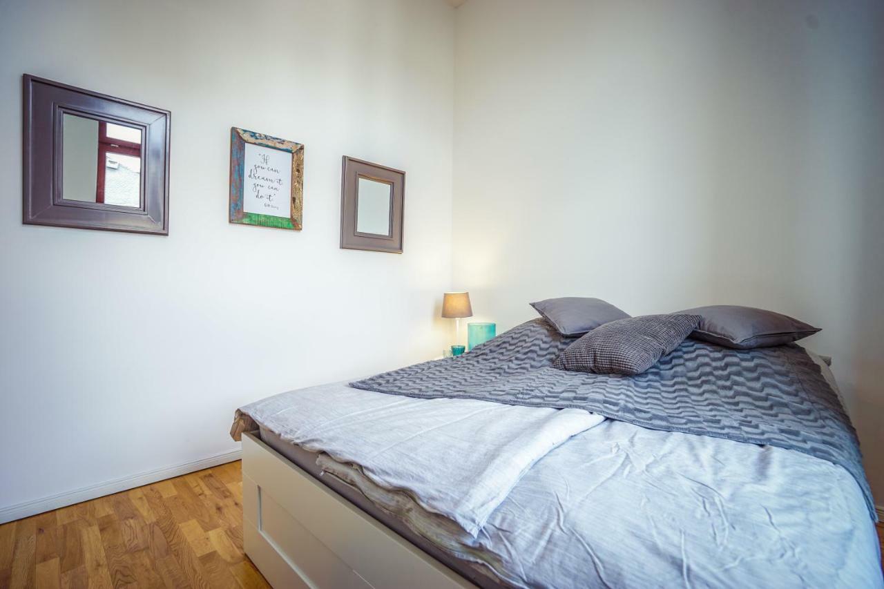 **traumhafte City-wohnung // 120qm // 4-raeume** Apartment