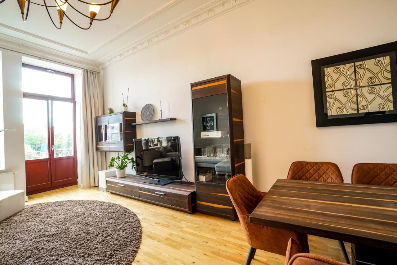 **traumhafte City-wohnung // 120qm // 4-raeume** Apartment