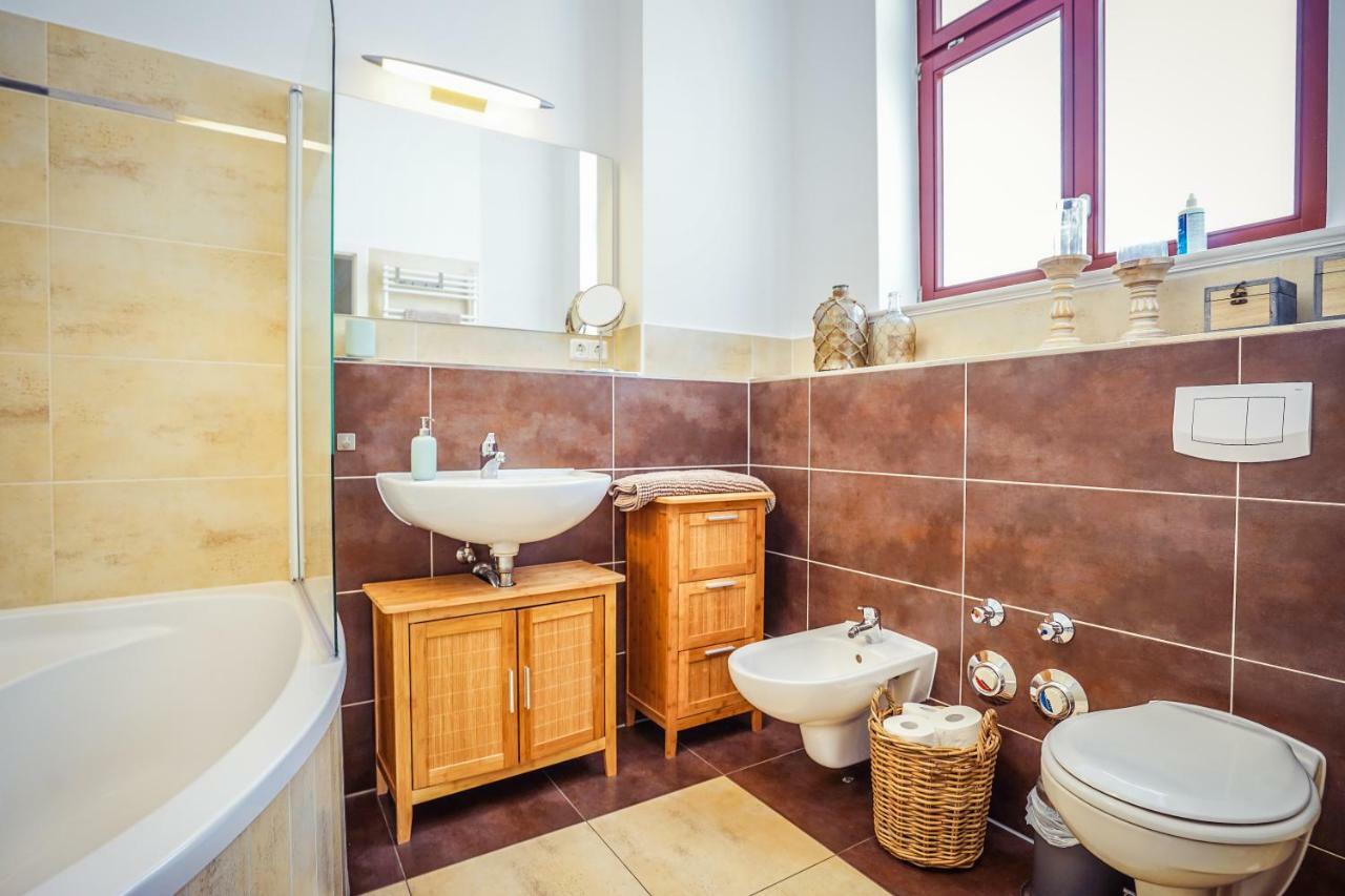 Apartment **traumhafte City-wohnung // 120qm // 4-raeume**